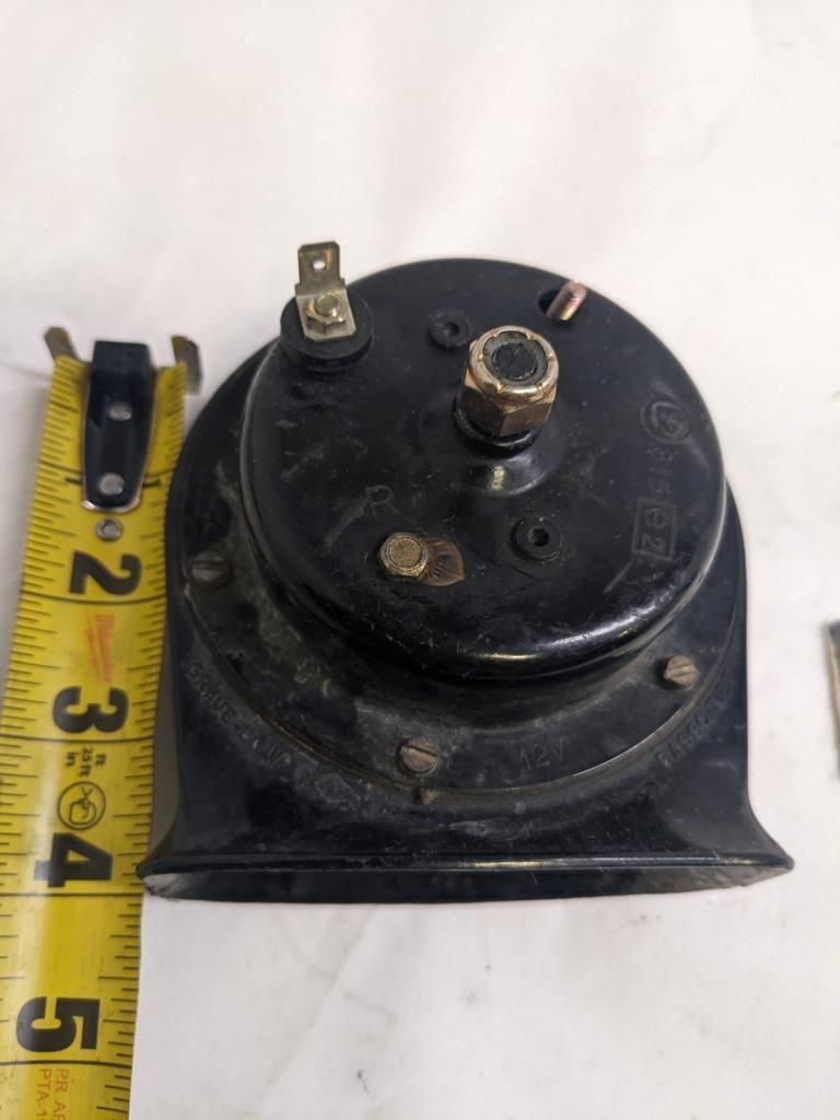 PORSCHE 84-91 944 LOW PITCH TONE ELECTRIC HORN SIREN MIXO TR129 #4 USED R21T2