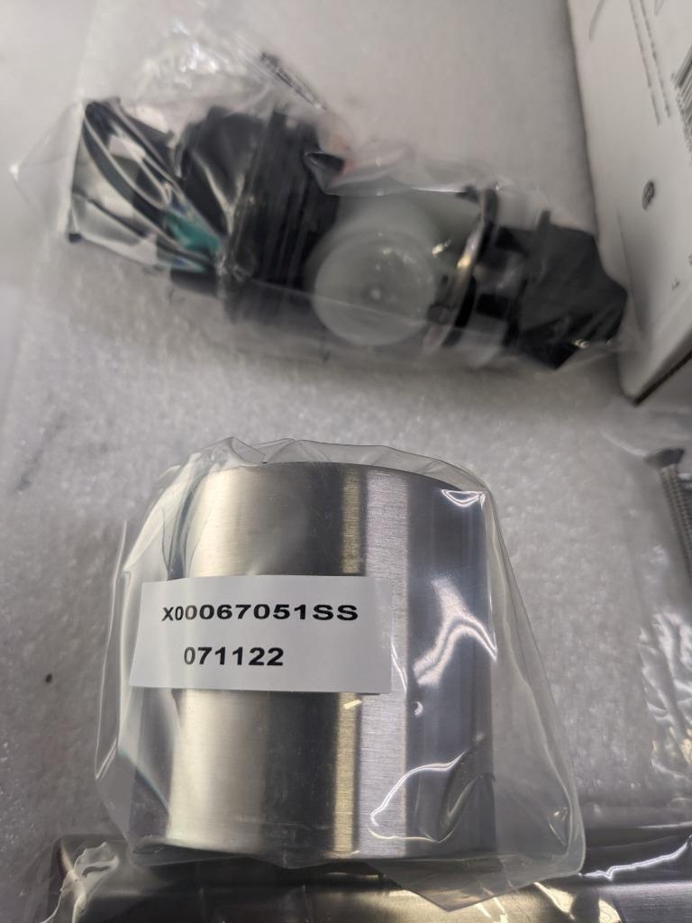 DELTA TESLA SINGLE-HANDLE 3-SPRAY SHOWER FAUCET TRIM KIT T17252-SS NEW R27