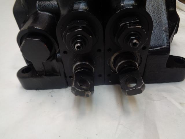 PARKER DIRECTIONAL CONTROL VALVE 2 SPOOL GREY IRON V70 SERIES R32