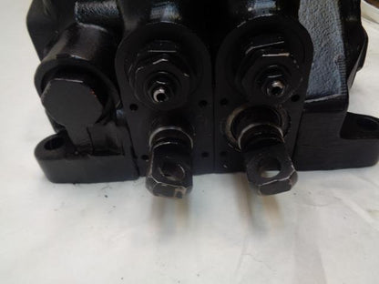 PARKER DIRECTIONAL CONTROL VALVE 2 SPOOL GREY IRON V70 SERIES R32