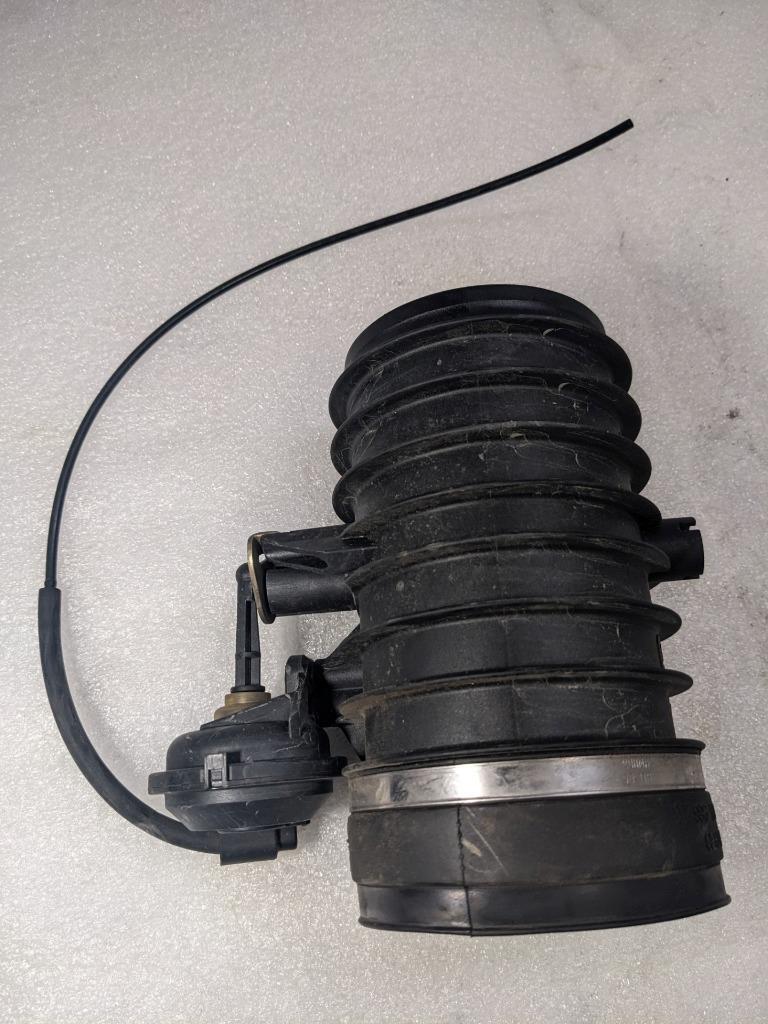 PORSCHE 911/986 BOXSTER THROTTLE BODY FLAP AIR INTAKE 99611068651 USED 996B.G.L.