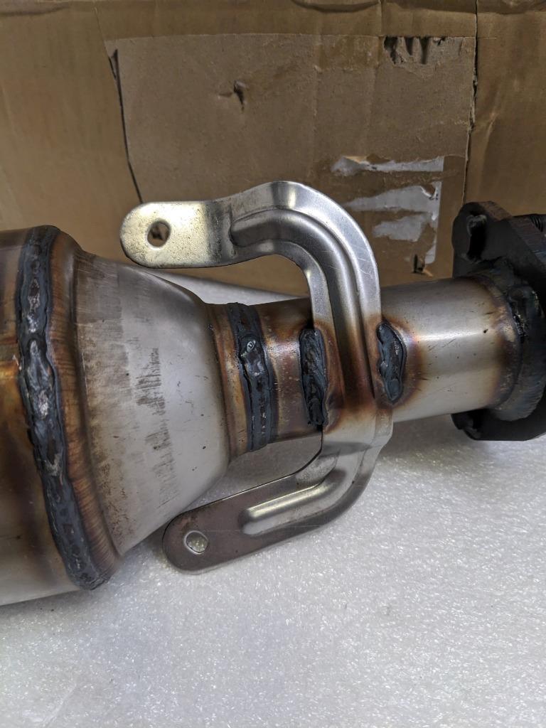 CATALYTIC CONVERTER KIT BELIEVED FOR FRONT 2003-2007 HONDA ACCORD 2.4L NEW R19