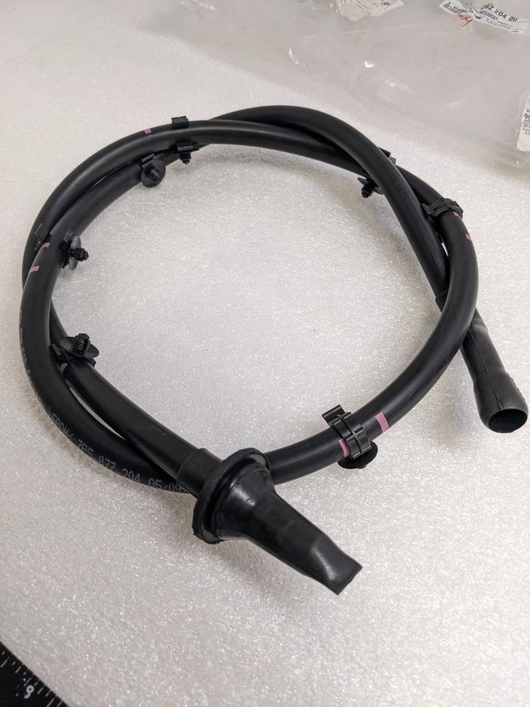 PORSCHE 95856220400 REAR RH WATER DRAIN HOSE FOR 11-15 CAYENNE NEW PGB2