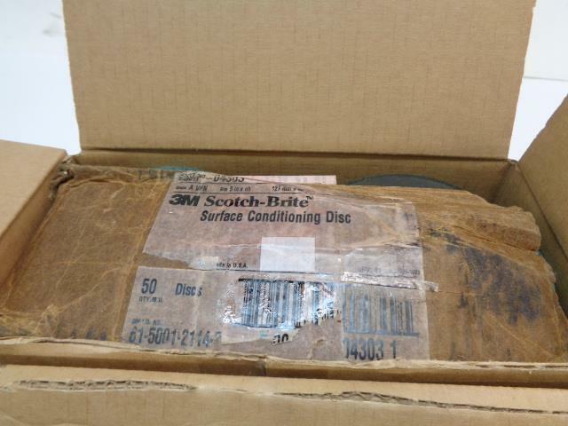 NEW 49 PACK OF 3M SCOTCH-BRITE NON-WOVEN FINISHING DISCS 5 IN.10000 RPM R7TB