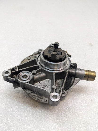 2016-18 PIERBURG PORSCHE MACAN ENGINE VACUUM PUMP 94610053000 USED R25