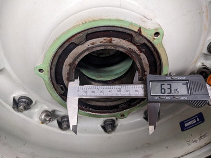 GOODRICH INBOARD WHEEL AND MICHELIN TIRE  30X8.8-15 HUB BORE 77MM 3-1531-3 B2