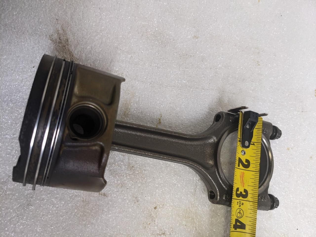 PORSCHE 996/911 CONNECTING PISTON RODS 9961031028R #2 USED 996BGL2T2