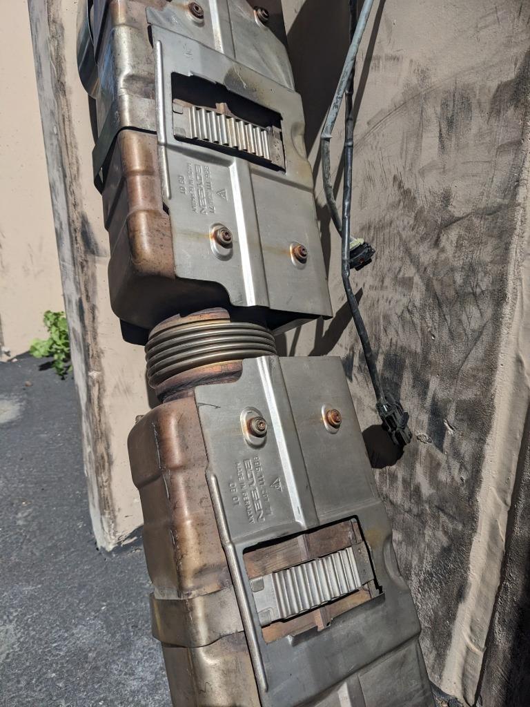 PORSCHE 99611102773 MUFFLER EXHAUST ASSEMBLY FOR 01-05 PORSCHE 911 996 USED B2