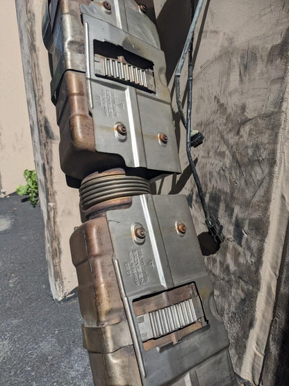 PORSCHE 99611102773 MUFFLER EXHAUST ASSEMBLY FOR 01-05 PORSCHE 911 996 USED B2