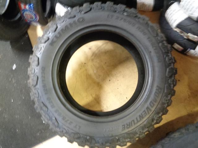 2 KUMHO ROAD VENTURE MT71 275 65 20 126 123 LRE TIRES 2262633 CQ1