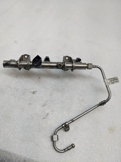 2014-18 PORSCHE MACAN PANAMERA LEFT FUEL RAIL W/INJECTORS 94611011800 USED R23