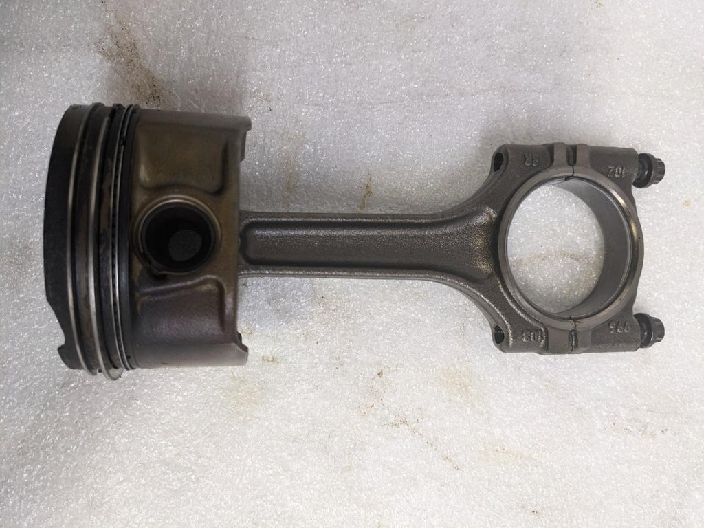 PORSCHE 996/911 CONNECTING PISTON RODS 9961031028R #2 USED 996BGL2T2