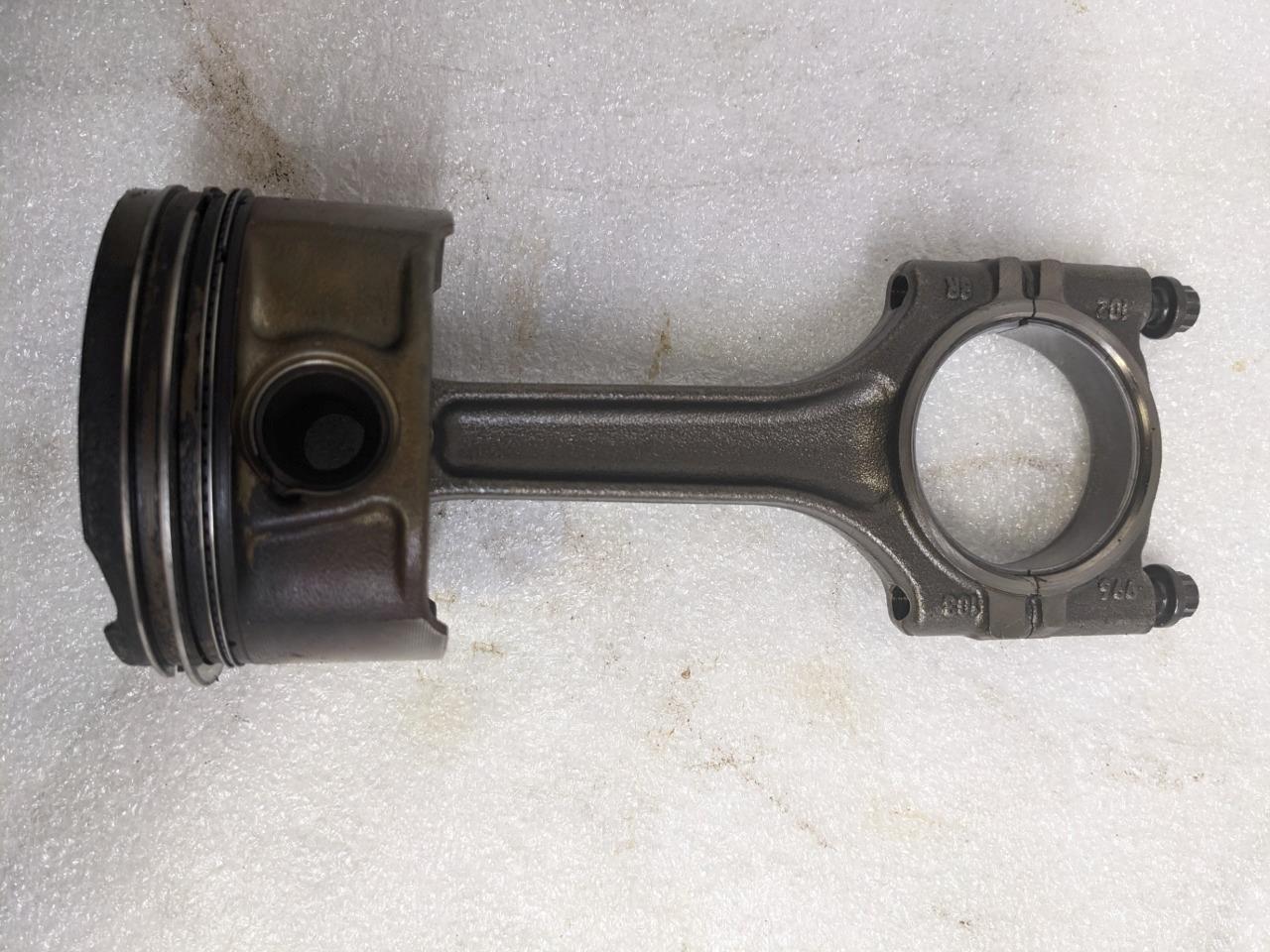 PORSCHE 996/911 CONNECTING PISTON RODS 9961031028R #2 USED 996BGL2T2