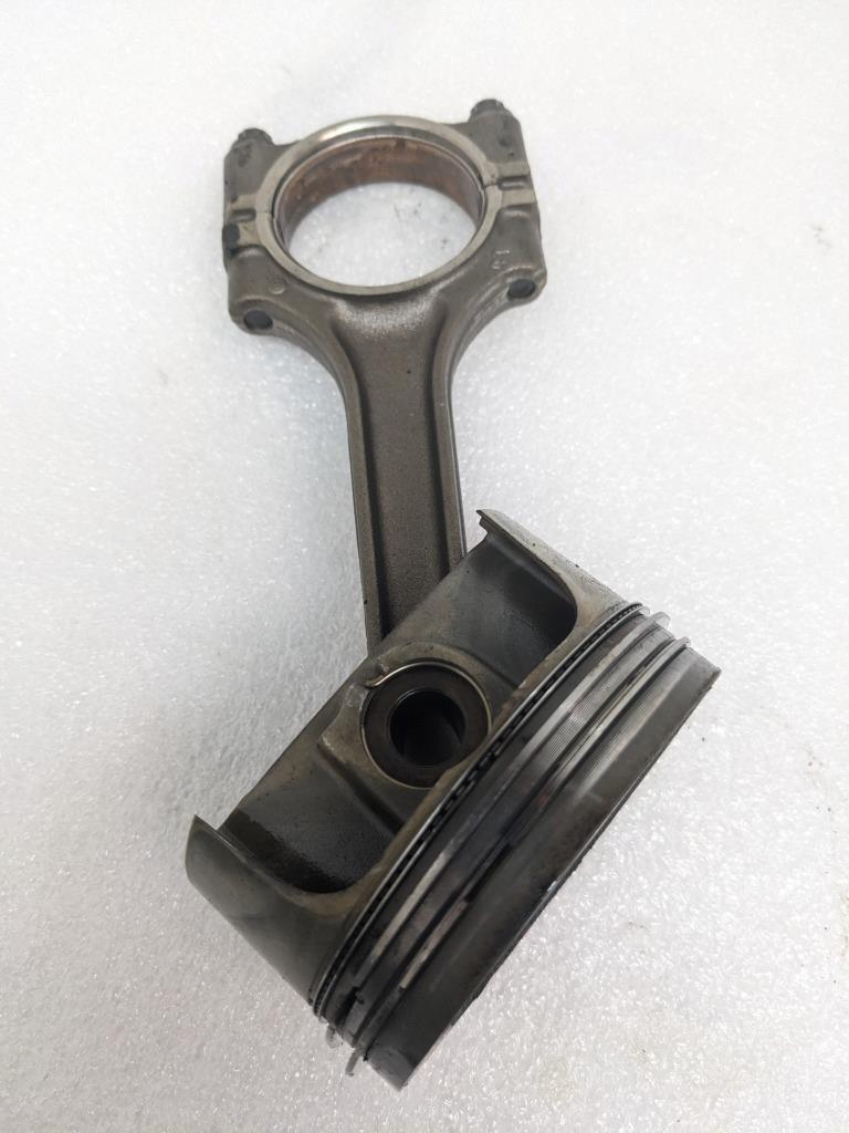 PORSCHE 911/996  CONNECTING PISTON ROD #1 9961031026R USED 996BGL2T2