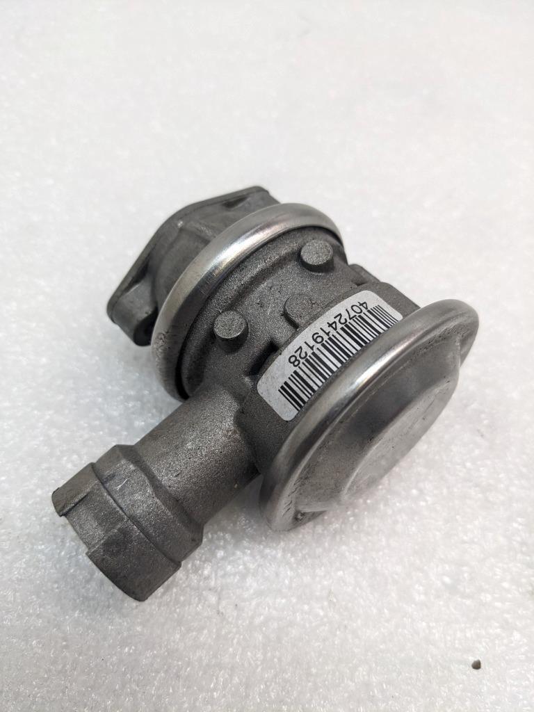 15-18 PORSCHE MACAN EGR SECONDARY AIR PUMP VALVE 99711320371 USED R21SPB