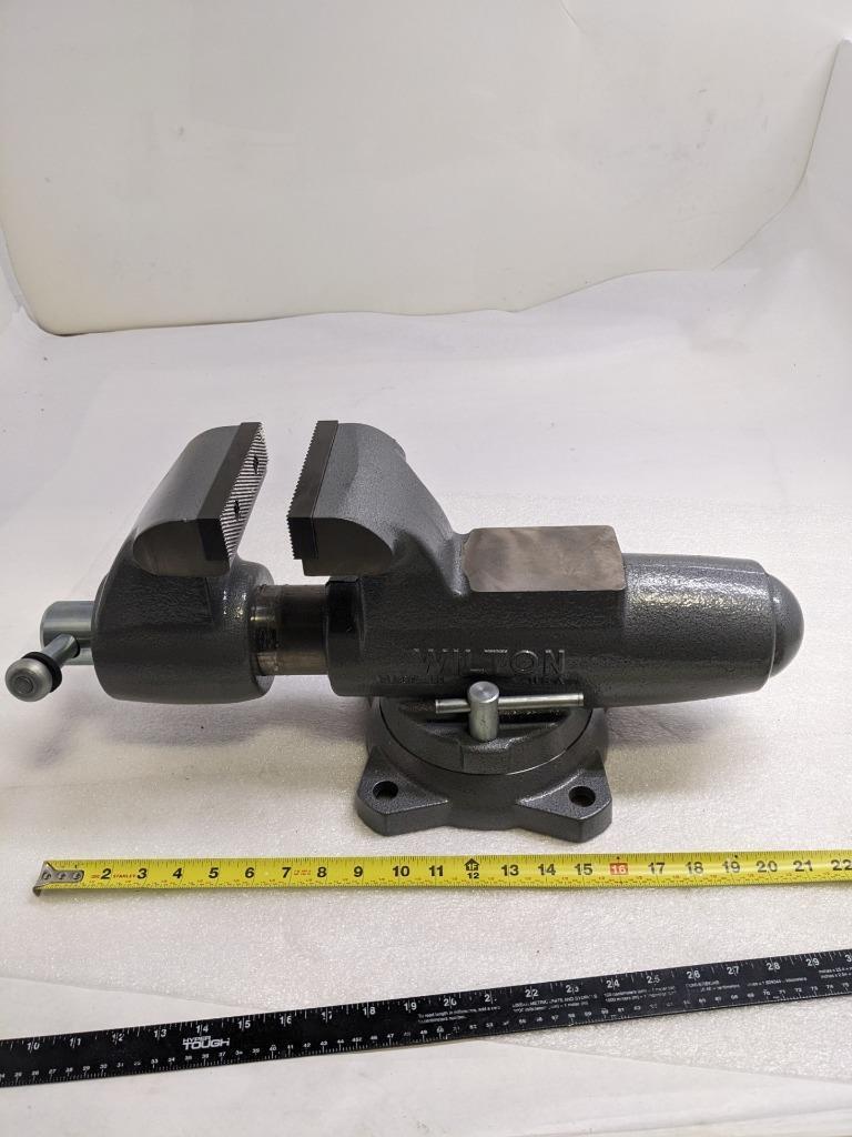 WILTON 28832 BENCH VISE 500S 5" WIDTH 8" OPENING 4-14" DEPTH SWIVEL BASE NEW H1