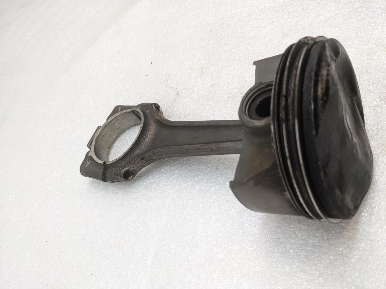 PORSCHE CAYENNE PISTON CONNECTING ROD #5 (CRACKED) 9461191R USED R24