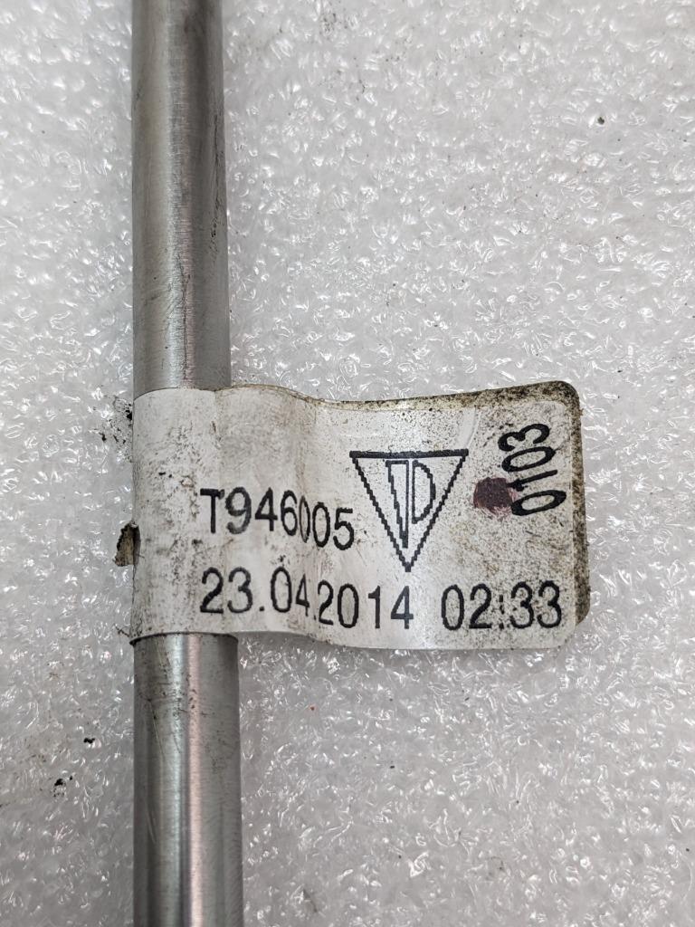 2014-18 PORSCHE MACAN PANAMERA RIGHT FUEL RAIL W/INJECTORS 94611011700 USED R23