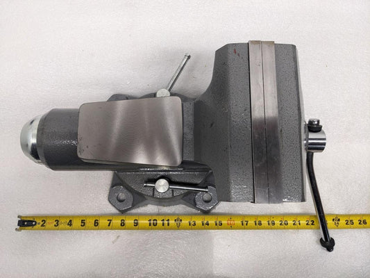 WILTON Mechanics Pro Vise 8” Jaw Width 8-1/2" Jaw Opening 360 Swivel Base B2 NEW
