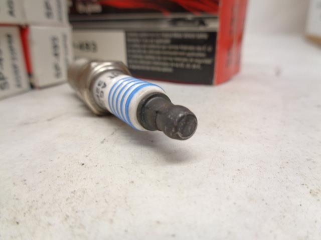 NEW MOTORCRAFT PLATINUM SPARK PLUG FOR CADILLAC 8 PACK SP-493 R13T1