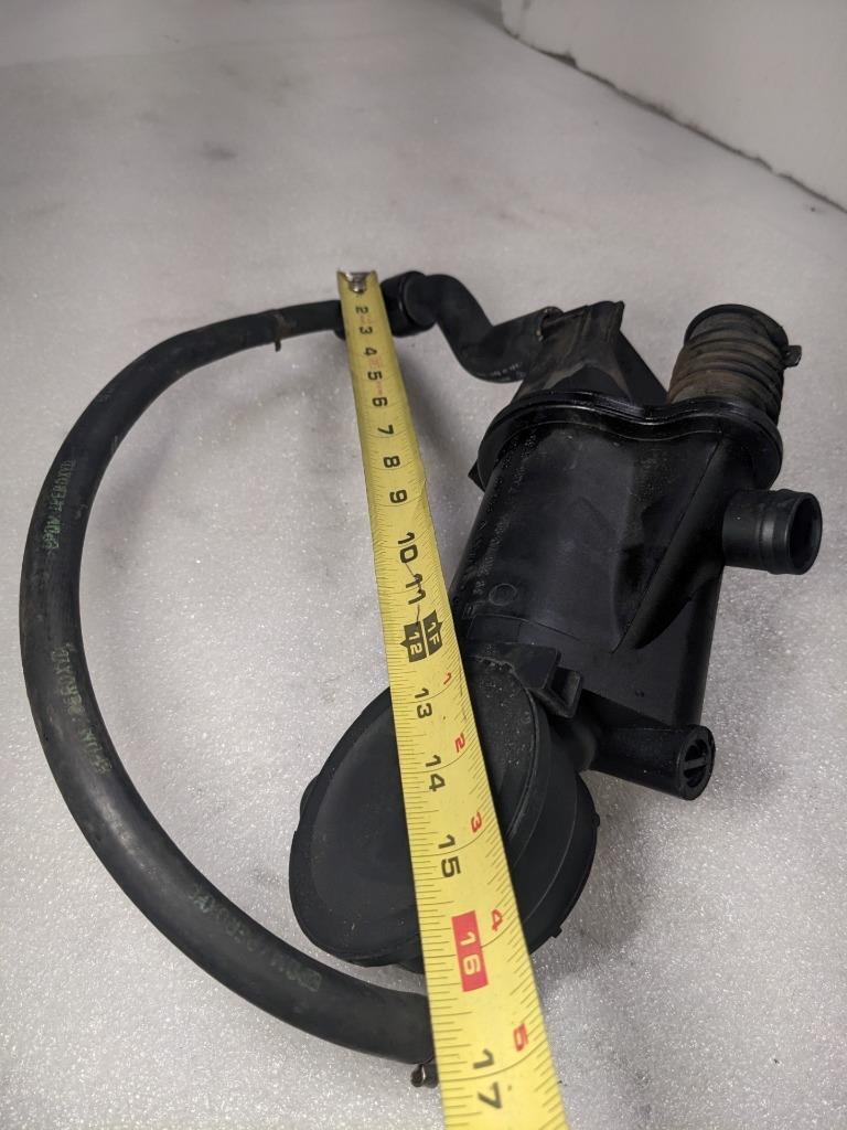 PORSCHE OIL SEPERATOR CRANKCASE VENT VALVE W TUBE 99610702355 USED 996BGL