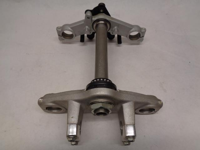 NEW OEM HONDA TRIPLE TREE FORK CLAMP AND STEERING STEM K8JA 166 1 R16