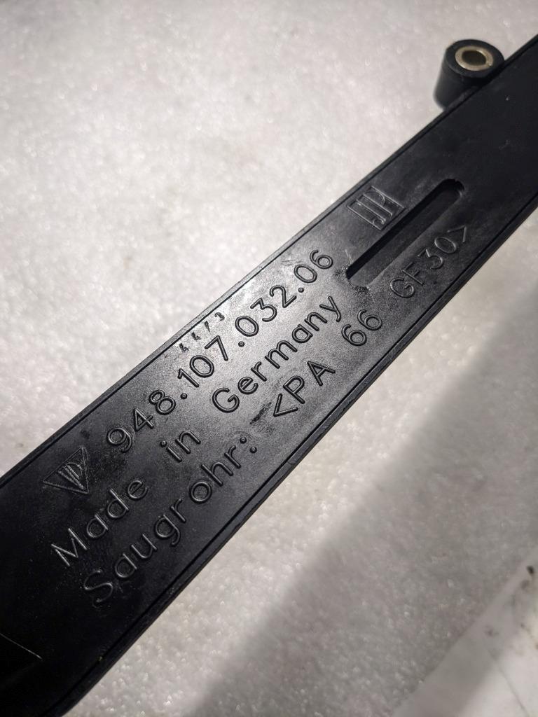 PORSCHE CAYENNE OIL PUMP WITH RESERVOIR 948107010 USED R24