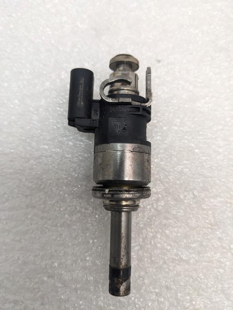 15-18 PORSCHE CAYENNE MACAN 958 TURBO FUEL INJECTOR 94611012830 USED R21SPB
