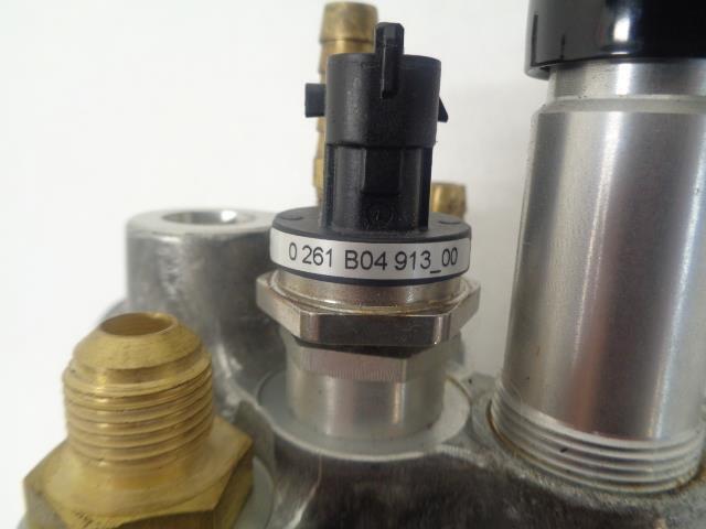 BOSCH FUEL PRESSURE REGULATOR 0928 402 052 12V R21