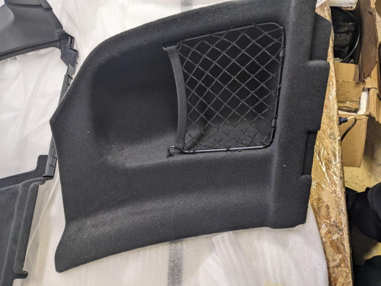 PORSCHE 95B863880RZG1 INTERIOR QUARTER PANEL TRIM LOWER LEFT MACAN NEW PGB2