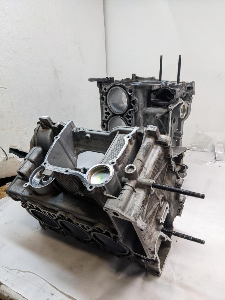 PORSCHE 911/996 3.4L RIGHT AND LEFT SIDE ENGINE BLOCK 9961011510R USED 996BGL2
