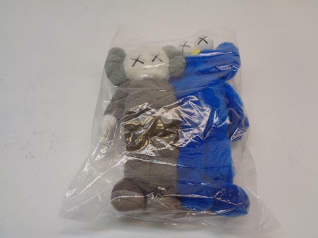 1 NEW KAWS SEEING/WATCHING PLUSH GREY/BLUE #6895 MISSING BOX SR
