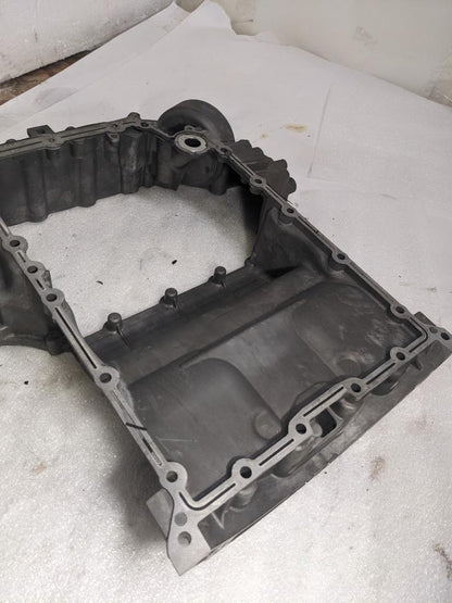 PORSCHE MACAN OIL-CONDUCTING HOUSING 94610705131 USED/GENUINE R25