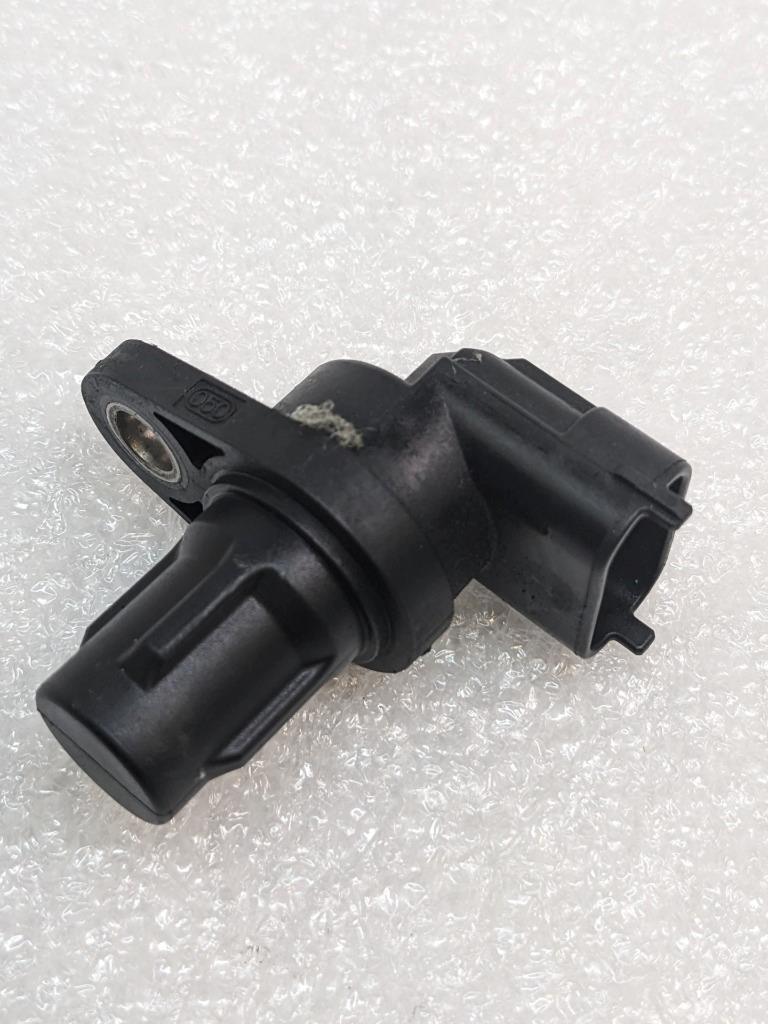 PORSCHE 911/996 PULSE CAMSHAFT CAM POSITION SENSOR 232103057 USED 996BGL2T2