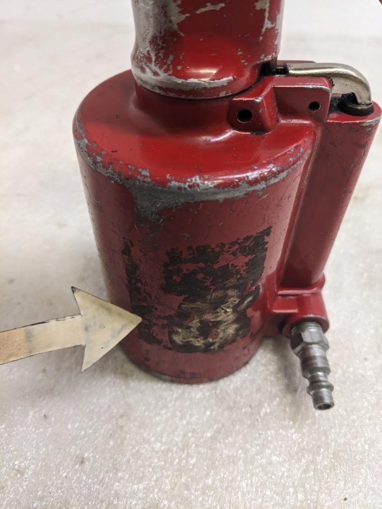 TAYLOR PNEUMATIC HEAVY-DUTY RIVETER RED USED R28