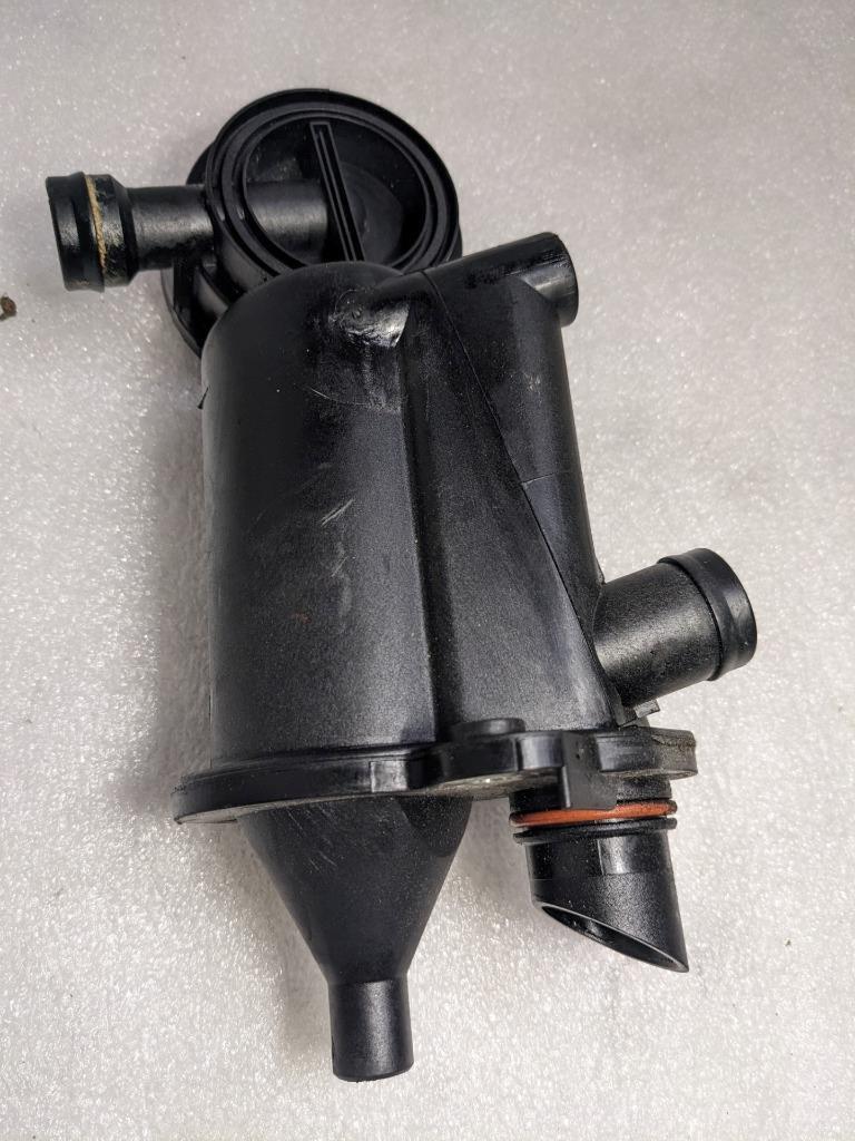 PORSCHE CAYMAN BOXSTER ENGINE MOTOR OIL SEPERATOR 99610702601 USED 996B.GL