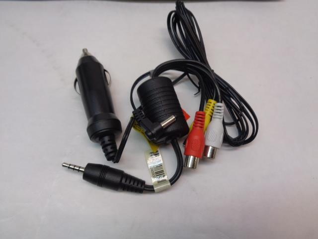 NEW AUDIOVOX 7 IN. WIDESCREEN PORTABLE DVD PLAYER BLACK DFL710 R17