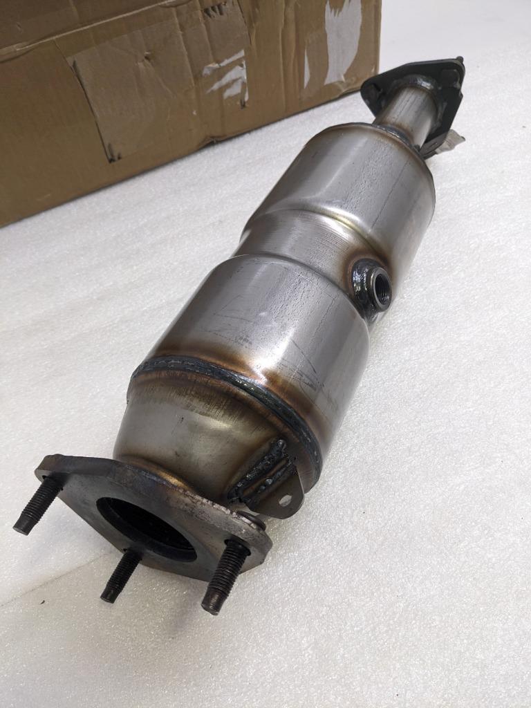 CATALYTIC CONVERTER KIT BELIEVED FOR FRONT 2003-2007 HONDA ACCORD 2.4L NEW R19