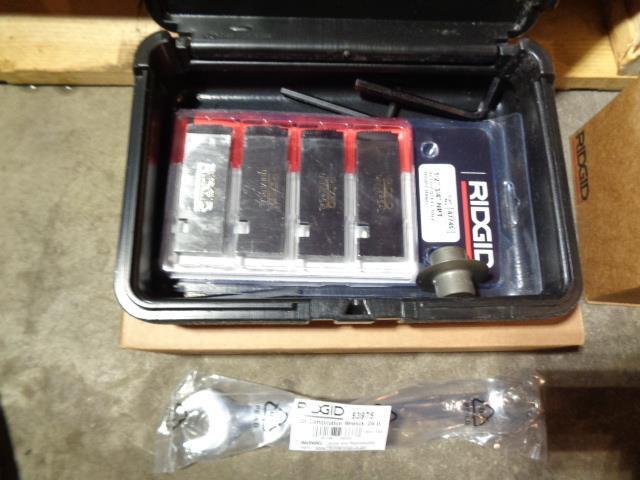 RIDGID 1224 PIPE THREADING MACHINE WITH 1/4"-2" UNIVERSAL DIE HEAD NEW B2