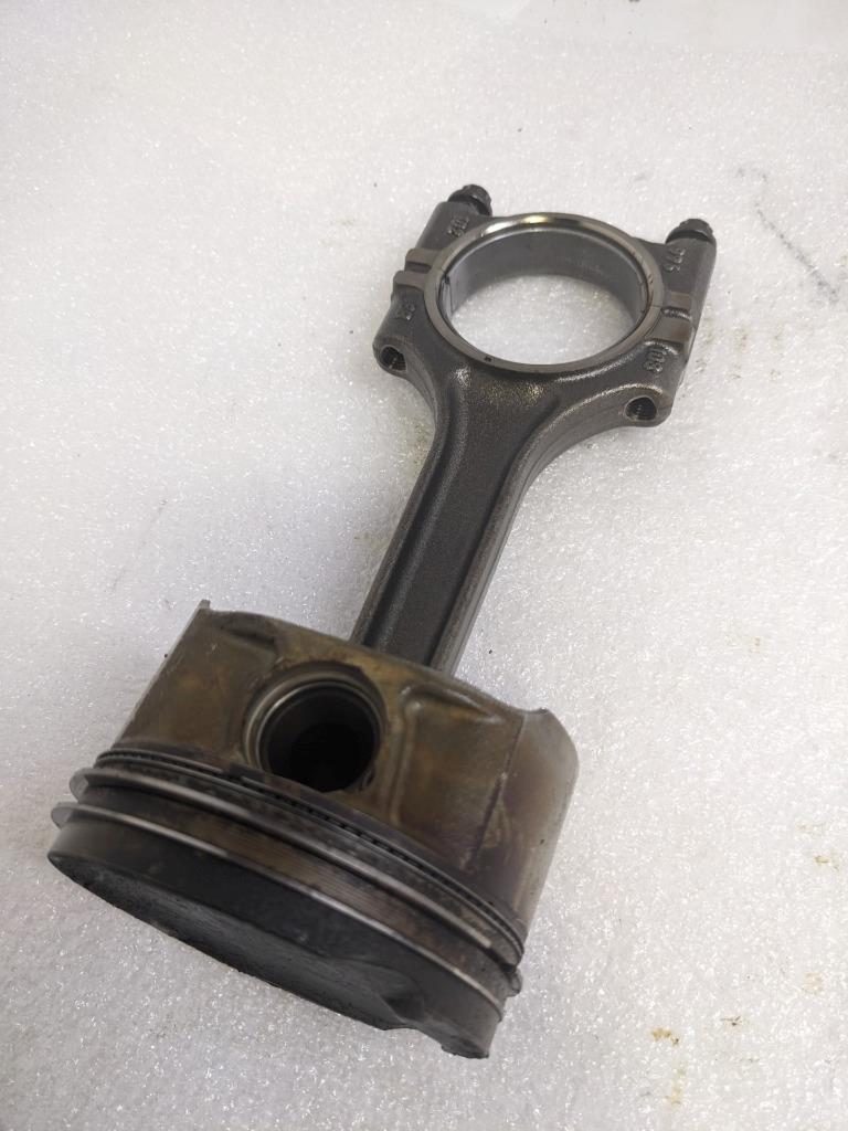 PORSCHE 996/911 CONNECTING PISTON RODS 9961031028R #5 USED 996BGL2T2