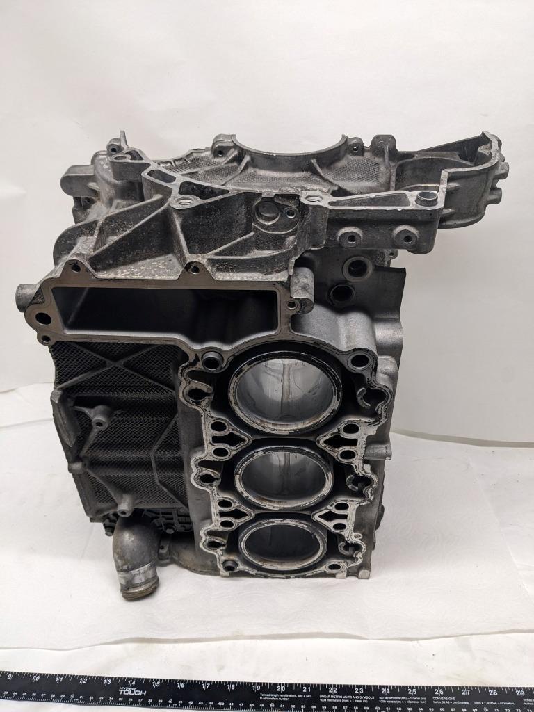 PORSCHE RIGHT/LEFT BARE ENGINE CASE FOR 97-04 BOXSTER 2.7L USED 996BGL2