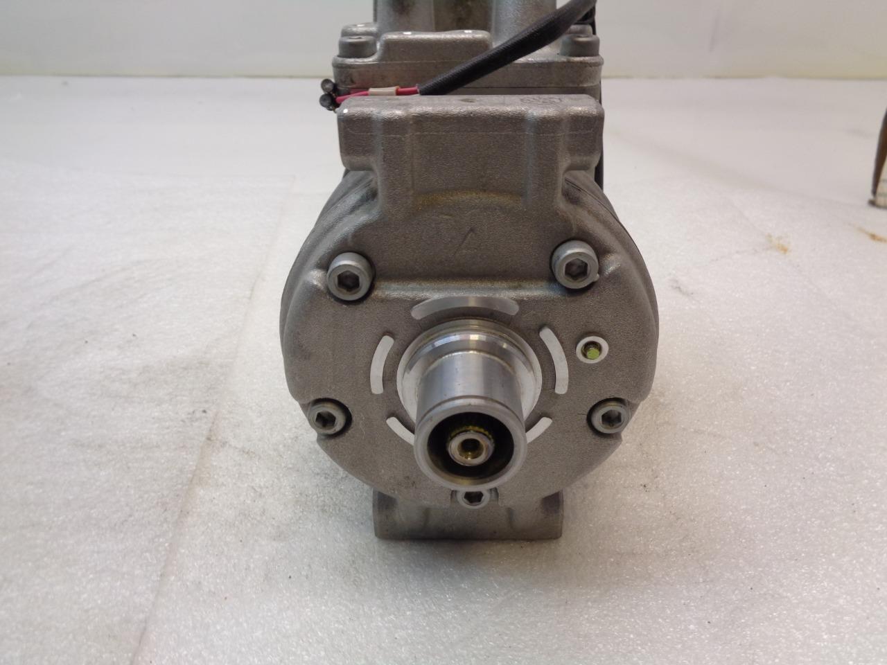 NEW GENUINE MERCEDES-BENZ 000 230 17 11 80 AC COMPRESSOR 1994 MERCEDES S320 R3