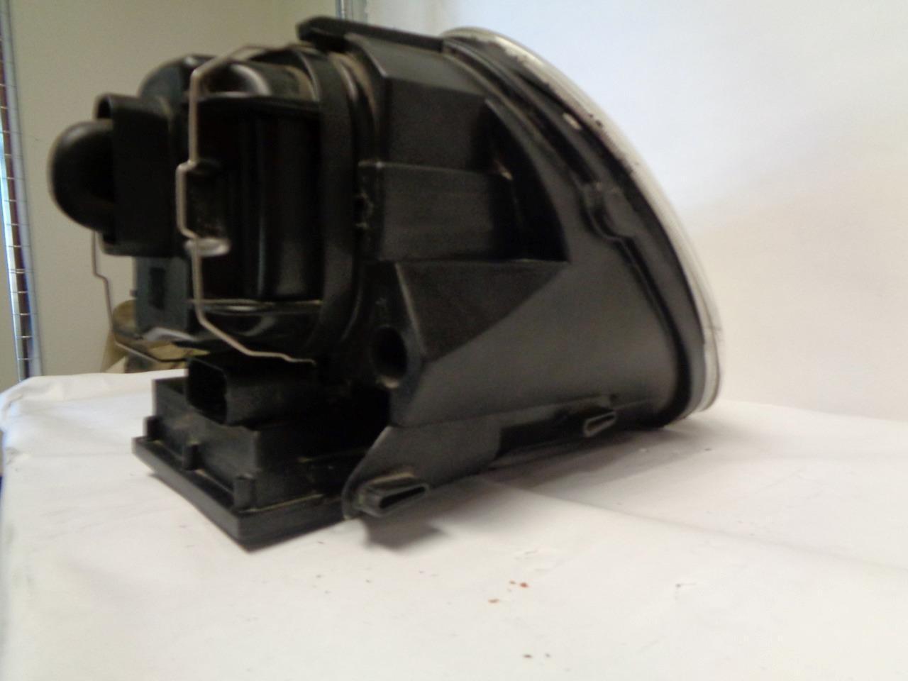 PORSCHE CAYENNE RIGHT HID HEADLIGHT 7L5 941 030 AA W/ MOUNTING BRACKET USED R31