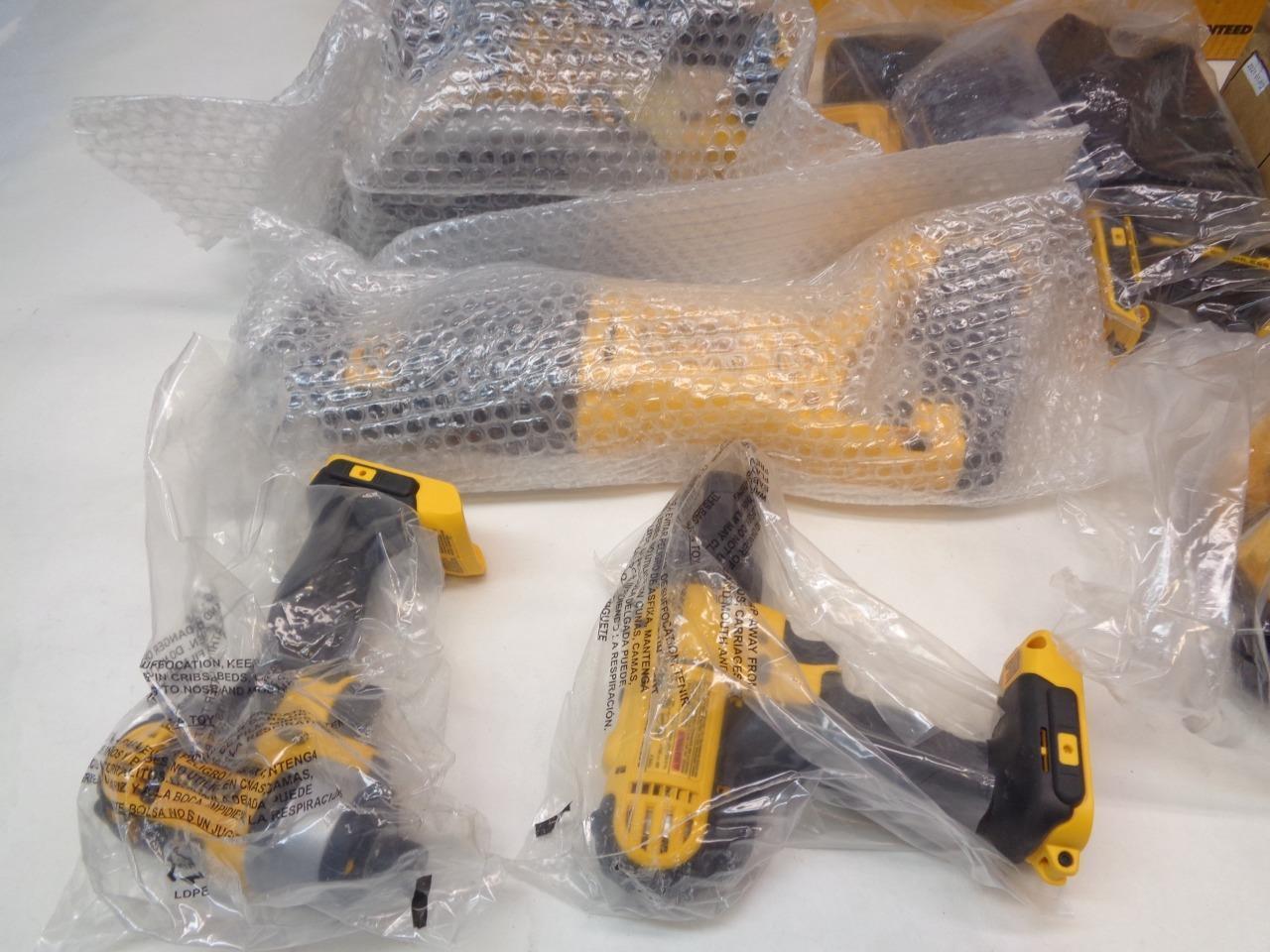 DEWALT 30V MAX CORDLESS 7 TOOL KIT 2 BATTERY w/ CHARGER DCK771D1M1 BSR35