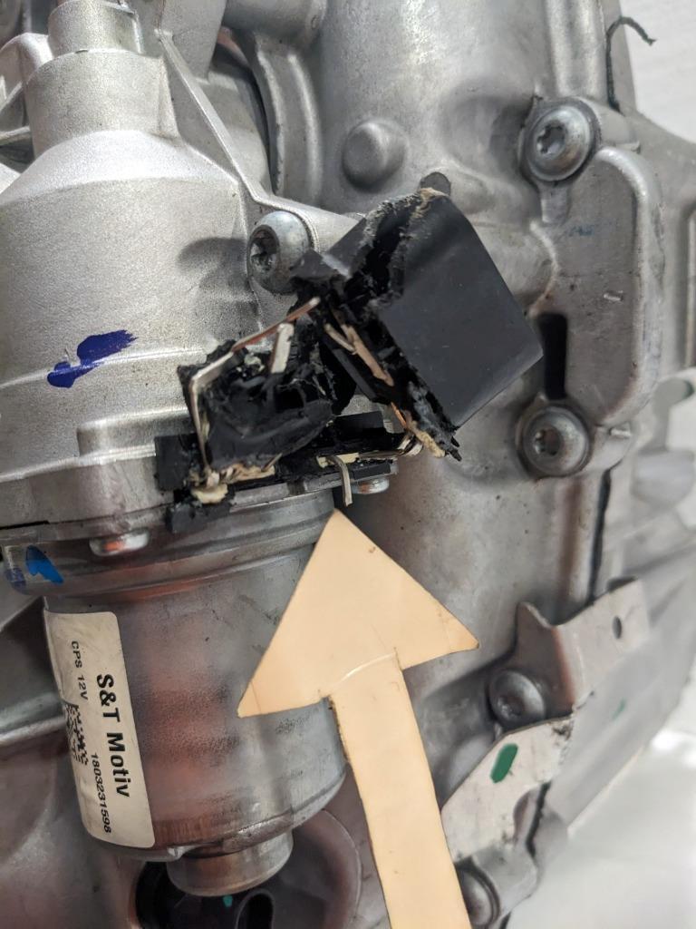 GM Transfer Case 84467435 Chevy Avalanche, Cadillac Escalade NEW DAMAGED BSRG3