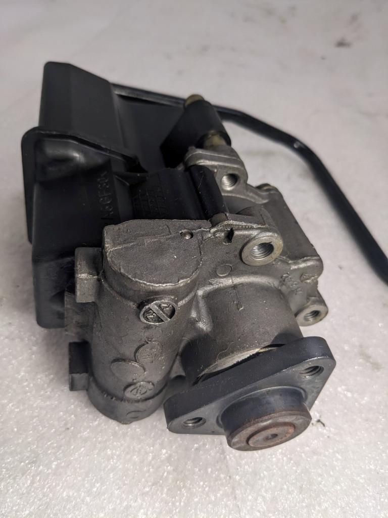 PORSCHE BOXSTER 986 POWER STEERING PUMP W RESERVIOR 99631422002 USED 996BGL