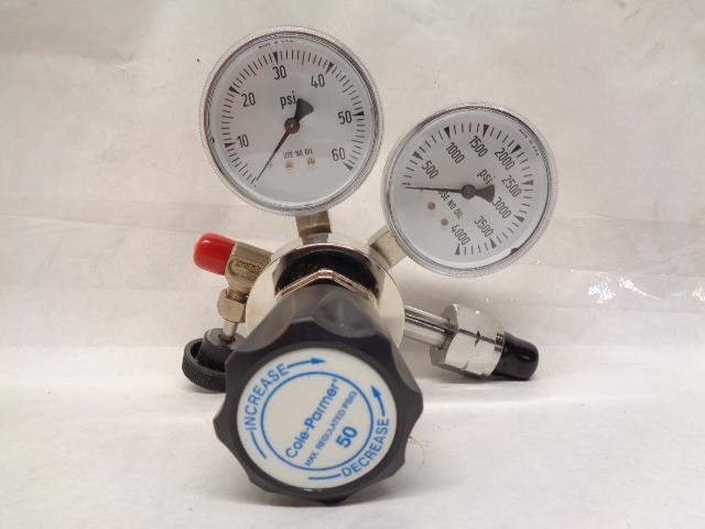NEW AIRGAS GAUGE PRESSURE REGULATOR 0-60 PSI 0-4000 PSI Y11-S727B R27