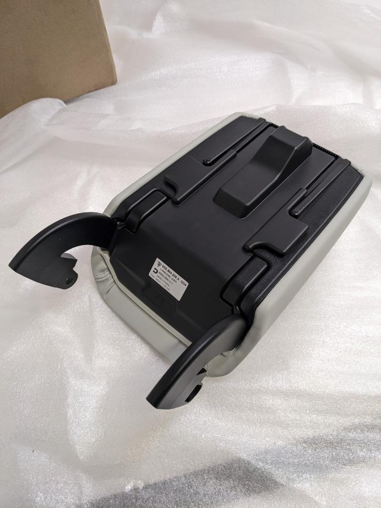 PORSCHE 95B864208AOD4 CONSOLE ARMREST PEBBLE GRAY FOR 19-24 MACAN NEW PGB2