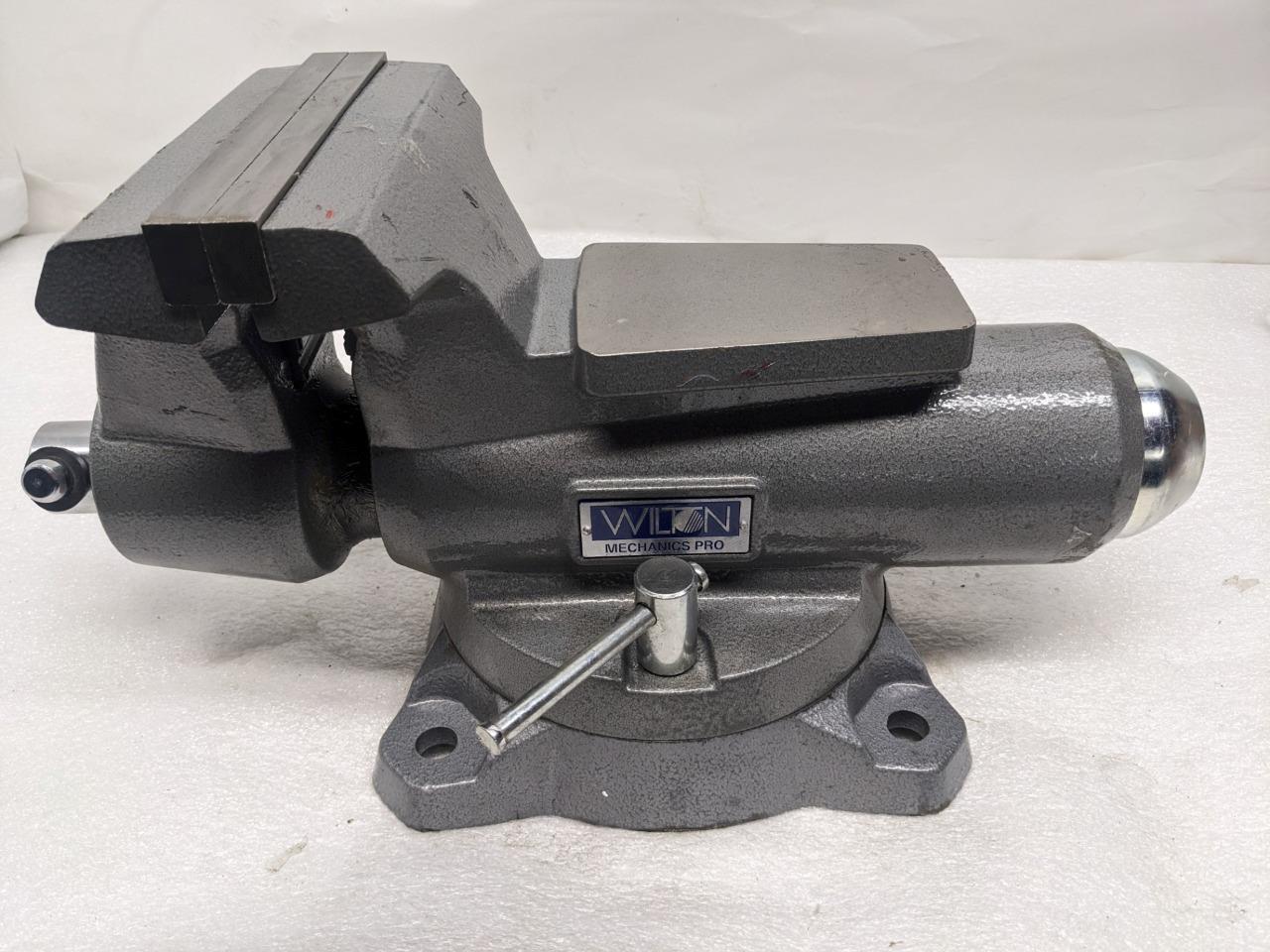 WILTON Mechanics Pro Vise 8” Jaw Width 8-1/2" Jaw Opening 360 Swivel Base B2 NEW