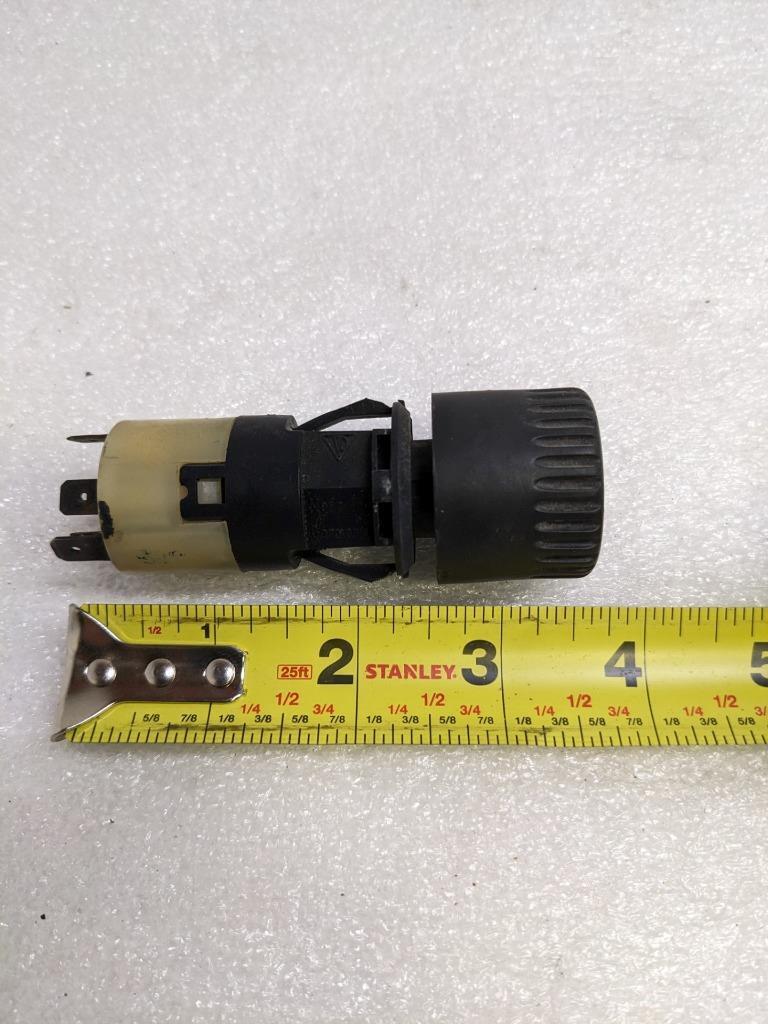 PORSCHE 92861310701 HELLA REAR WINDOW DEFROST SWITCH FOR 87-91 928 USED R20T7